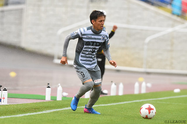 強烈なシュートで上位対決を制す貴重な決勝点を決めた古田 寛幸（秋田）【明治安田Ｊ３ 第13節 沼津vs秋田】