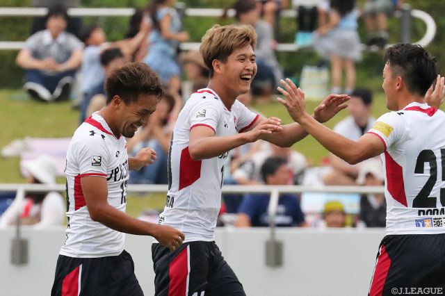 谷村 憲一の2得点などで逆転勝利を収めた盛岡【明治安田Ｊ３ 第14節 盛岡vs福島】