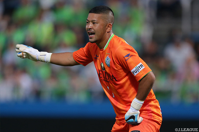 ３試合連続の1-0勝利に貢献した守護神・秋元 陽太（湘南）【明治安田Ｊ２ 第20節 横浜FCvs湘南】