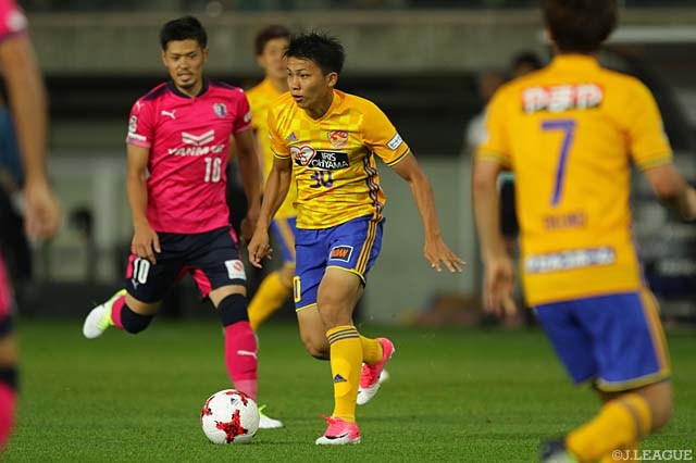 61分に再び1点差に追い上げるゴールを決めた西村 拓真（仙台、＃30）【明治安田Ｊ１ 第16節 仙台vsＣ大阪】