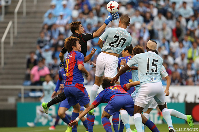 11分に先制ヘッドを決めた川又 堅碁（磐田）【明治安田Ｊ１ 第16節 磐田vsFC東京】