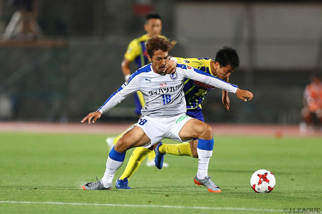 試合を決定付ける4点目を奪った伊佐 耕平（大分）【明治安田Ｊ２ 第20節 群馬vs大分】