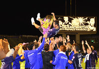 試合後に行われたアル・アイン（UAE）へ移籍する塩谷 司の壮行セレモニー【ルヴァンカップ プレーオフステージ 第1戦 広島vsFC東京】