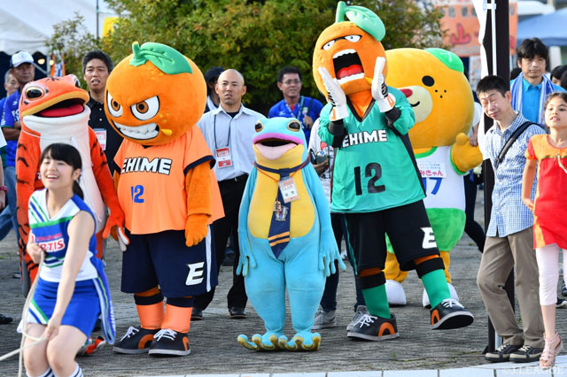 ダービーだけあって、マスコット勢ぞろいしました【明治安田Ｊ２ 第21節 徳島vs愛媛】