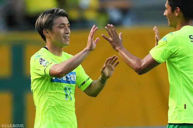 自身のＪ２通算200試合目に先制点を決めた船山 貴之（千葉）【明治安田Ｊ２ 第21節 千葉vs大分】