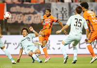 アクロバティックな一撃を放つも、無得点に終わったホニ（新潟）【明治安田Ｊ１ 第17節 新潟vs磐田】