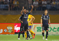 90+1分に加入後初ゴールとなる決勝ヘッドを決めたファビオ（Ｇ大阪）【明治安田Ｊ１ 第17節 仙台vsＧ大阪】