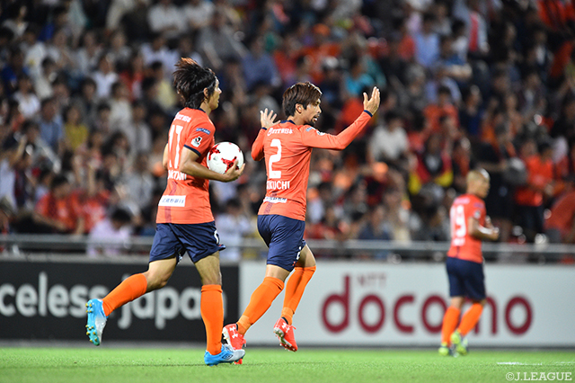 セットプレーからヘディングで１点差に詰め寄るゴールを決めた菊地 光将（大宮）【明治安田Ｊ１ 第17節 大宮vs横浜FM】