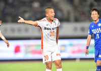 今季6点目となる同点ゴールを決めた河原 和寿（愛媛）【明治安田Ｊ２ 第21節 徳島vs愛媛】