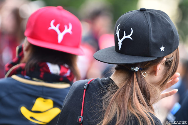 お洒落な帽子をかぶって応援だ！【明治安田Ｊ１ 第17節 柏vs鹿島】