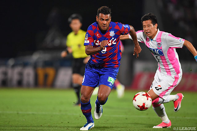 2本のシュートを放ち、ゴールを果敢に狙ったウイルソン（甲府）【明治安田Ｊ１ 第17節 甲府vs鳥栖】