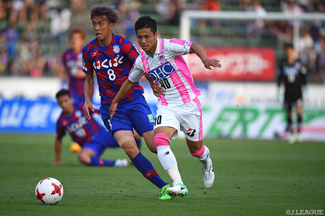 小野 裕二（鳥栖）は2試合連続ゴールを狙うも、バーに嫌われ得点ならず【明治安田Ｊ１ 第17節 甲府vs鳥栖】