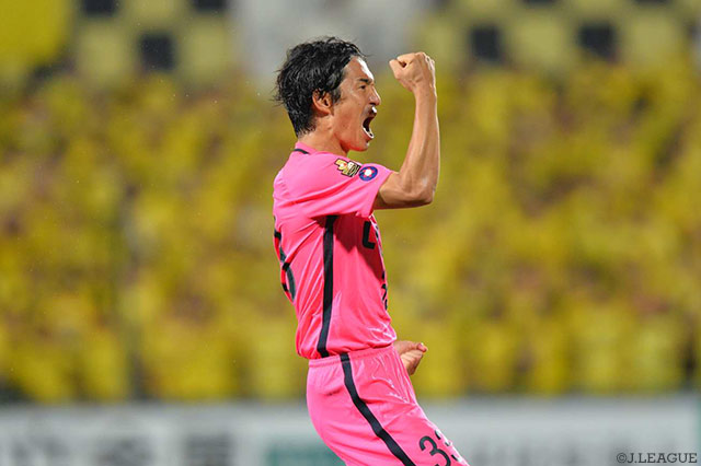 矢の様な一撃を決め、同点とした金崎 夢生（鹿島）【明治安田Ｊ１ 第17節 柏vs鹿島】