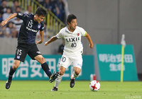 一瞬のスキを突き、絶妙なスルーパスで決勝点を演出した小笠原 満男（鹿島）【明治安田Ｊ１ 第17節 Ｇ大阪vs鹿島】