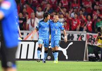 川崎Ｆの2点目をアシストした中村 憲剛（左）と得点した阿部 浩之（右）【明治安田Ｊ１ 第13節 川崎Ｆvs浦和】