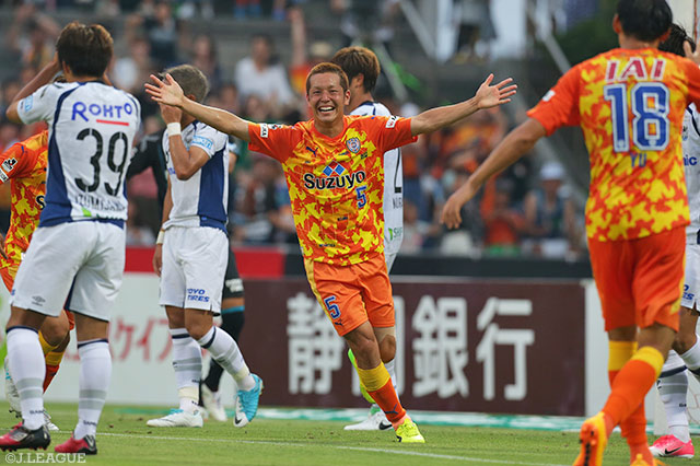 Ｊ初得点を頭で押し込み、リードを2点に広げた鎌田 翔雅（清水）【明治安田Ｊ１ 第18節 清水vsＧ大阪】