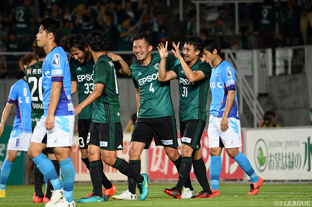 61分にこぼれ球を右脚で決めリードを3点に広げた橋内 優也（松本 #31）【明治安田Ｊ２ 第22節 松本vs横浜FC】