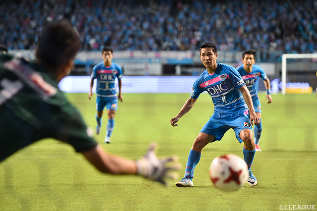 39分に先制PKを決めた原川 力（鳥栖）【明治安田Ｊ１ 第18節 鳥栖vs川崎Ｆ】