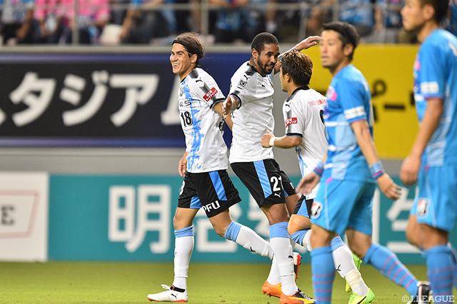 1点差に詰め寄った2分後に右脚で同点ゴールを決めたエウシーニョ（川崎Ｆ）【明治安田Ｊ１ 第18節 鳥栖vs川崎Ｆ】