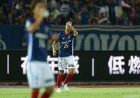 81分に均衡を破る先制ヘッドを決めた前田 直輝（横浜FM）【明治安田Ｊ１ 第18節 横浜FMvs広島】