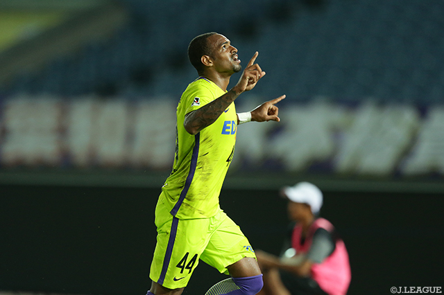 試合終了間際に値千金の同点ゴールを決めたアンデルソン ロペス（広島）【明治安田Ｊ１ 第18節 横浜FMvs広島】