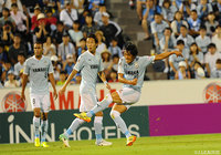 距離のある位置からゴールを狙った中村 俊輔（磐田）【明治安田Ｊ１ 第18節 磐田vs甲府】