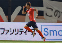 ここ6試合で6点目となる追加点を決めた江坂 任（大宮）【明治安田Ｊ１ 第18節 大宮vs札幌】