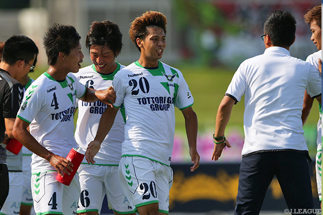 岩元 颯オリビエ（#20）のゴールで42分に先制した鳥取【明治安田Ｊ３ 第16節 相模原vs鳥取】