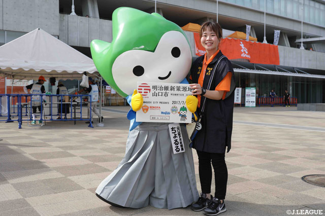 山口県PR本部長ちょるるが幕末のコスプレをして登場！【明治安田Ｊ２ 第22節 山口vs山形】