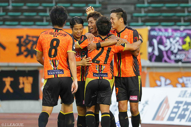 38分に小塚 和季のゴールでリードを奪った山口【明治安田Ｊ２ 第22節 山口vs山形】