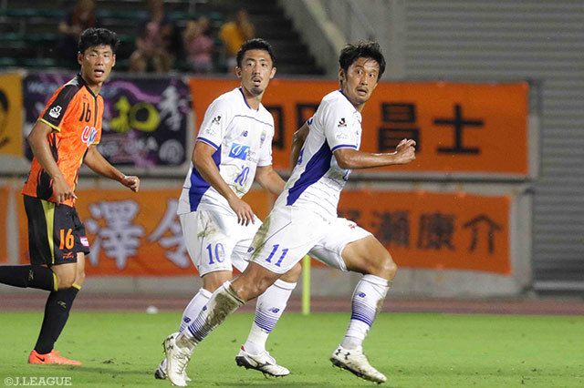 山形は鈴木 雄斗（#10）と阪野 豊史（11）が果敢にシュートを放つも無得点【明治安田Ｊ２ 第22節 山口vs山形】