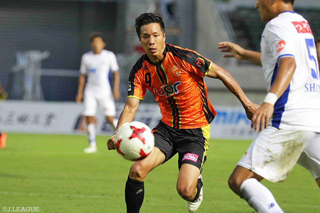 相手のミスを突く追加点で2点差とした岸田 和人（山口）【明治安田Ｊ２ 第22節 山口vs山形】