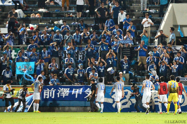 敗退が決まるも奮闘した選手たちに拍手を送った沼津のファン・サポーター【天皇杯 3回戦 横浜FMvs沼津】