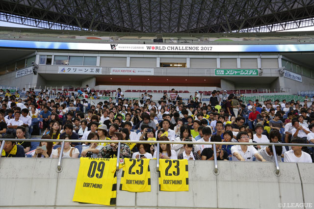 前日練習にはたくさんのファン・サポーターが駆け付けた【明治安田Ｊリーグワールドチャレンジ 浦和vsドルトムント 前日練習】