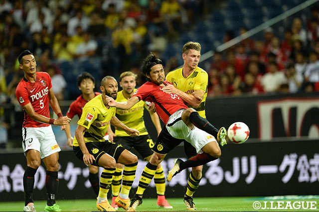 興梠 慎三がCKにボレーで合わせて浦和に先制点をもたらす【明治安田Ｊリーグワールドチャレンジ 浦和vsボルシア・ドルトムント】