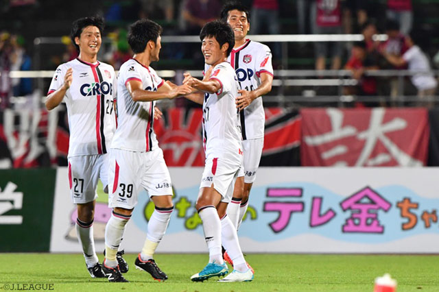 CKを直接決めてリードを2点に広げたパク ヒョンジン（岡山）【明治安田Ｊ２ 第23節 金沢vs岡山】