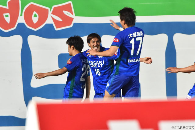 杉本 太郎（左）の2試合連続ゴールで先手を取った徳島【明治安田Ｊ２ 第23節 徳島vs京都】