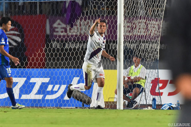 同点ヘッドを押し込み、今季リーグ戦10点目を挙げた田中 マルクス闘莉王（京都）【明治安田Ｊ２ 第23節 徳島vs京都】