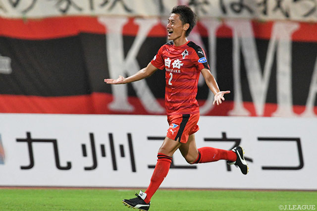 相手のミスを見逃がさず、決勝ゴールを流し込んだ黒木 晃平（熊本）【明治安田Ｊ２ 第23節 熊本vs千葉】