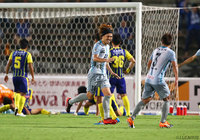 試合を決定付ける3点目を押し込んだ岩下 敬輔（福岡）【明治安田Ｊ２ 第23節 群馬vs福岡】