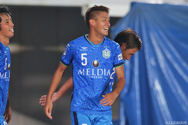 矢の様な一撃で追加点を挙げ、首位堅持に貢献した秋野 央樹（湘南）【明治安田Ｊ２ 第23節 湘南vs東京Ｖ】