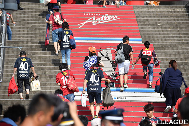 多数を占める背番号「40」のユニフォーム【明治安田Ｊリーグワールドチャレンジ 鹿島vsセビージャFC】