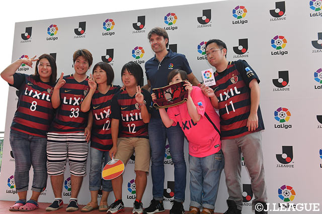 ラ・リーガのアンバサダーを務めるモリエンテス氏と記念撮影!!【明治安田Ｊリーグワールドチャレンジ 鹿島vsセビージャFC】