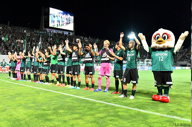 愛媛の反撃を1点に抑え、ホーム連勝を果たした松本【明治安田Ｊ２ 第24節 松本vs愛媛】