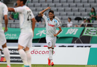 開始5分にこぼれ球を右足で決めた李 栄直（讃岐）【明治安田Ｊ２ 第24節 東京Ｖvs讃岐】