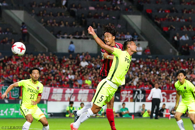 マークをものともせずCKから先制ヘッドを押し込んだ都倉 賢（札幌）【明治安田Ｊ１ 第19節 札幌vs浦和】