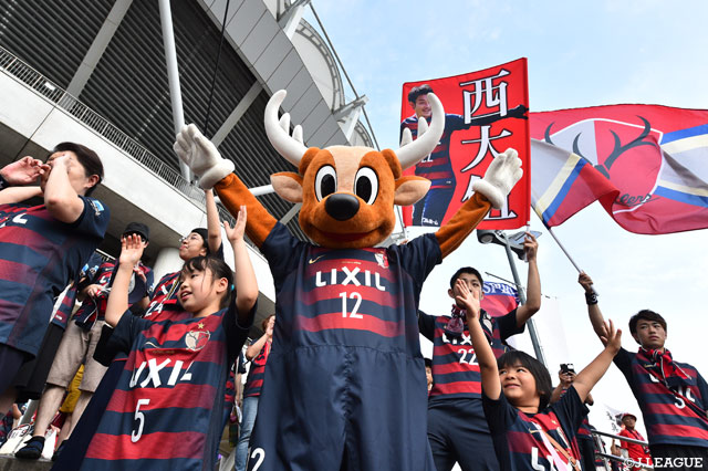 サポーターと一緒に応援するしかお君【明治安田Ｊ１ 第19節 鹿島vs甲府】