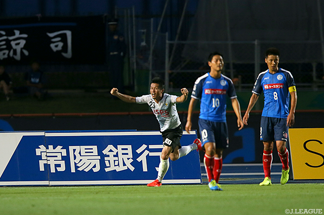 43分に先制ヘッドを決めた田村 直也（東京Ｖ）【明治安田Ｊ２ 第25節 水戸vs東京Ｖ】