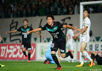 先制した４分後に２試合連続となるゴールを決めた石原 崇兆（松本）【明治安田Ｊ２ 第25節 松本vs金沢】