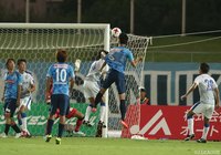 1点を巡る、ゴール前での両チームの激しい攻防【明治安田Ｊ２ 第25節 讃岐vs大分】